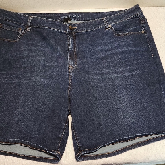 LANE BRYANT SIZE 28 BERMUDA  SHORTS. - Picture 1 of 8